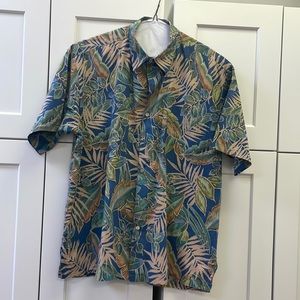 TORI RICHRD ALOHA SHIRT SIZE L COLOR BLUE WITH FLORAL PRINT 100% COTTON LAWN